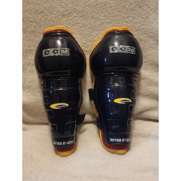 CCM SG152 Powerline™ Youth Shin Guard. 8" - Picture 1 of 5